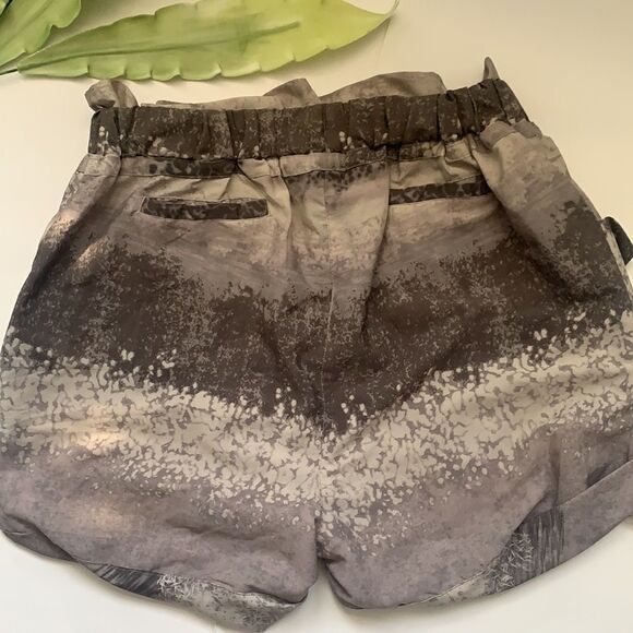 🌟w118 by Walter Baker Adrienne short🌟 - Picture 6 of 10